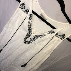 Cute lucky brand tank top with tassels!